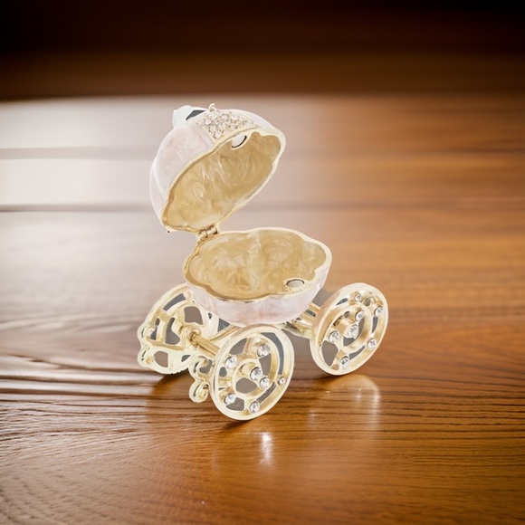 New Carriage Jewelry Box - Picture 3 of 5